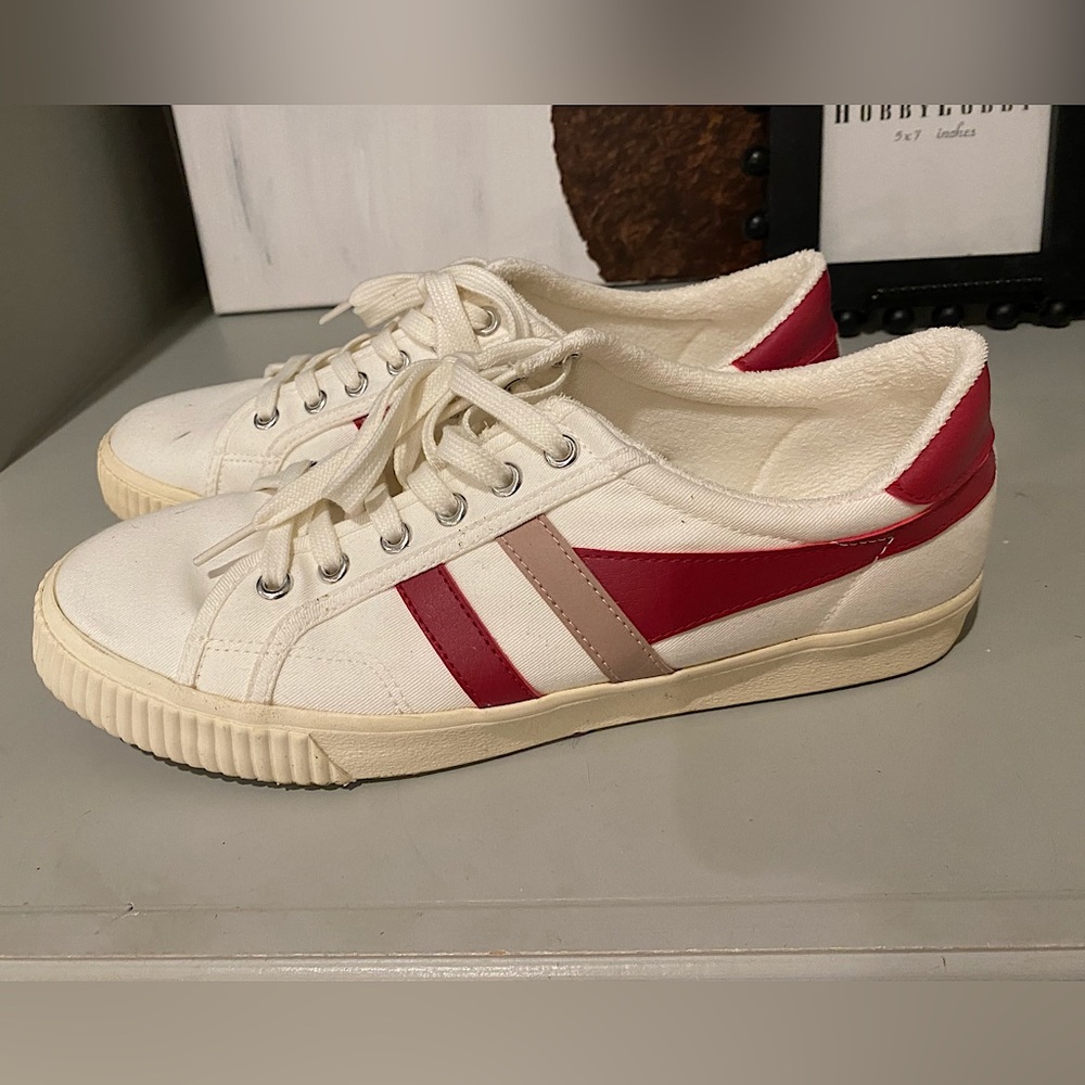 Gola low top sneakers sz 11